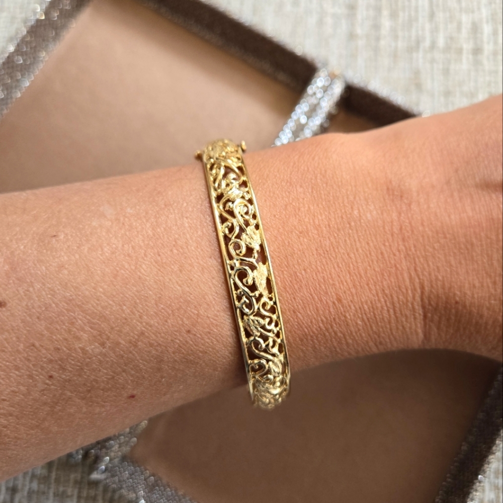 Vintage 14k Gold Filigree Hinge Bangle Bracelet